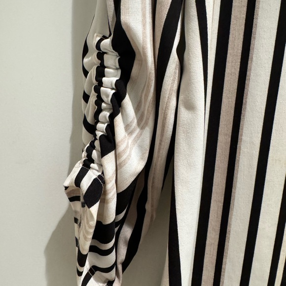 Jones NY office/work top (?), striped, cream & black. Size M. - Picture 6 of 7